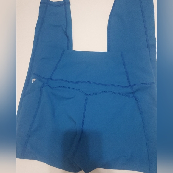 Fabletics Oasis High Waisted 7/8 Legging - Picture 5 of 7